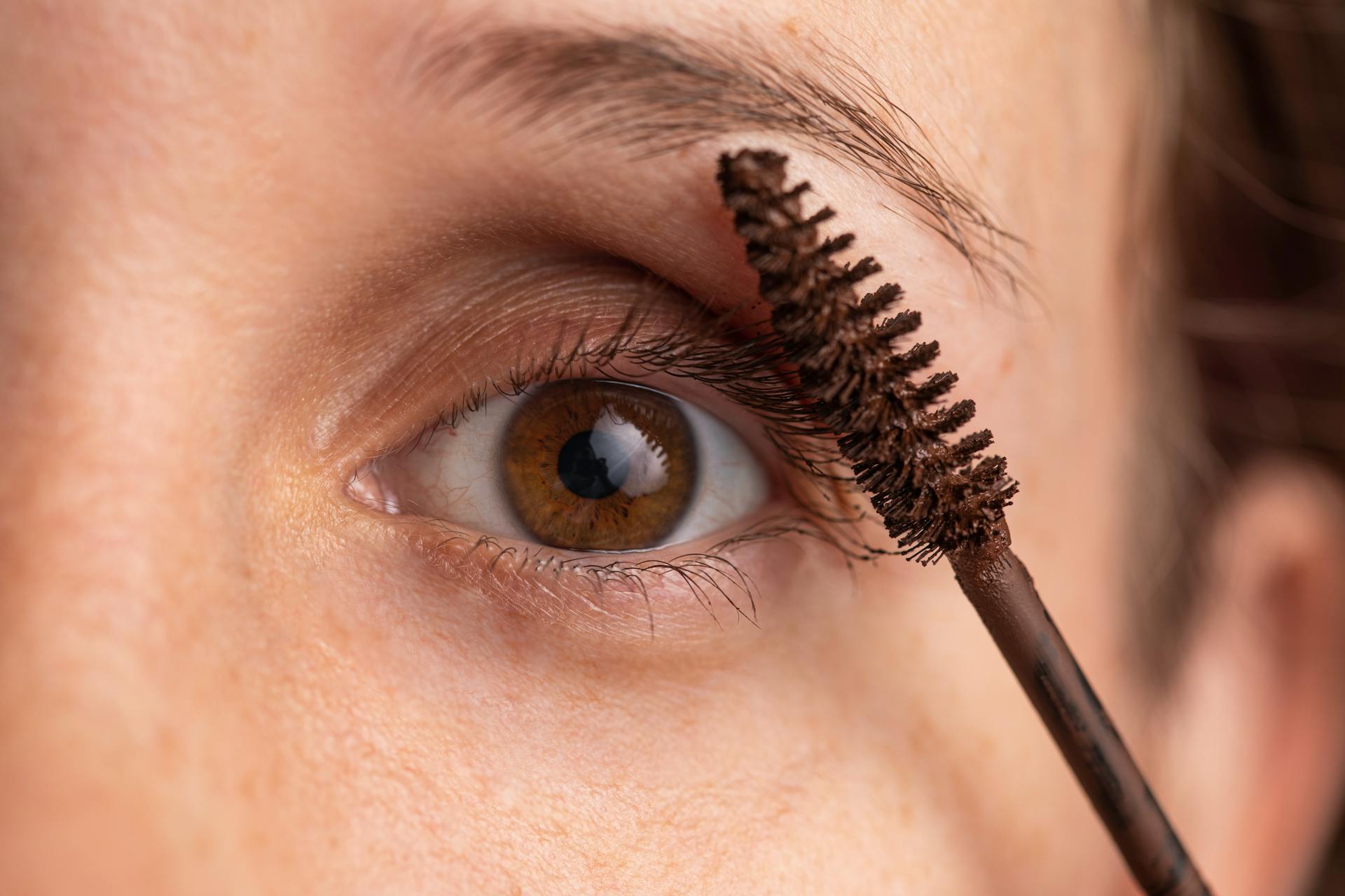 How Do You Apply Mascara So it Looks Natural?