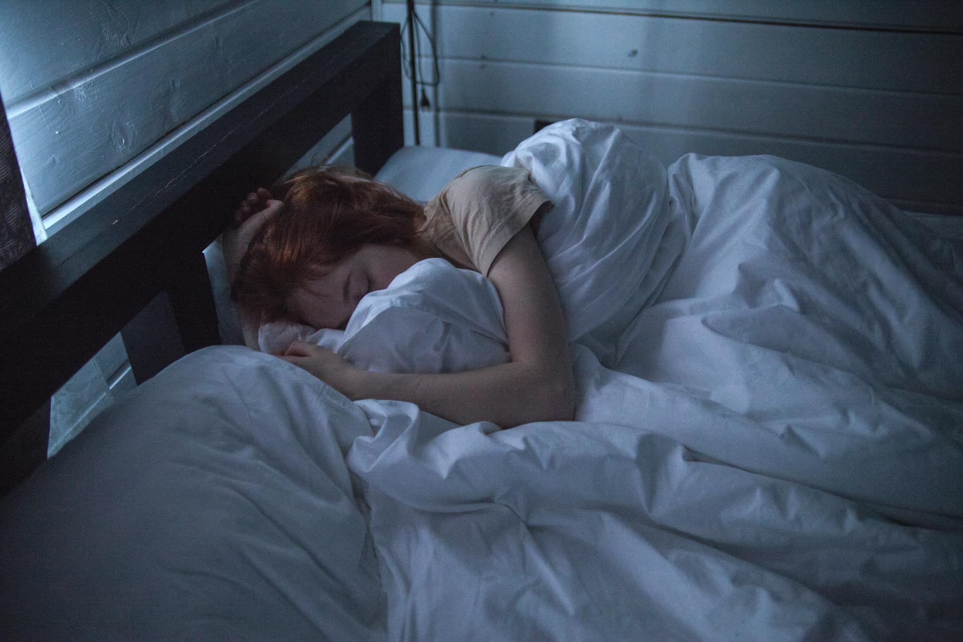 Should You Sleep with Mascara On?
