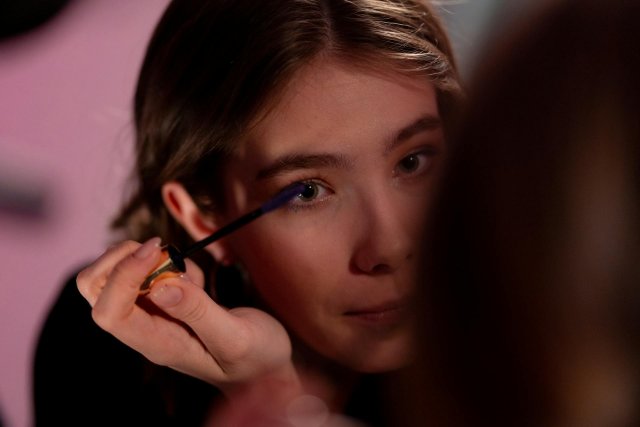 How to Apply Mascara Over 60?