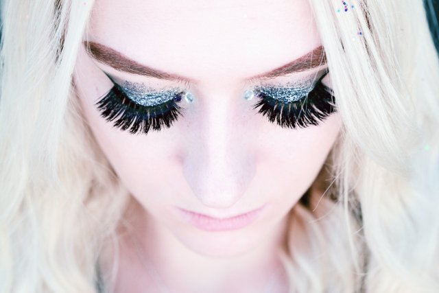How to Stop Tubing Mascara From Flaking?