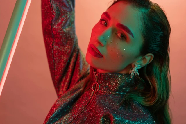 What Color Mascara Makes Your Eyes Look Bigger?