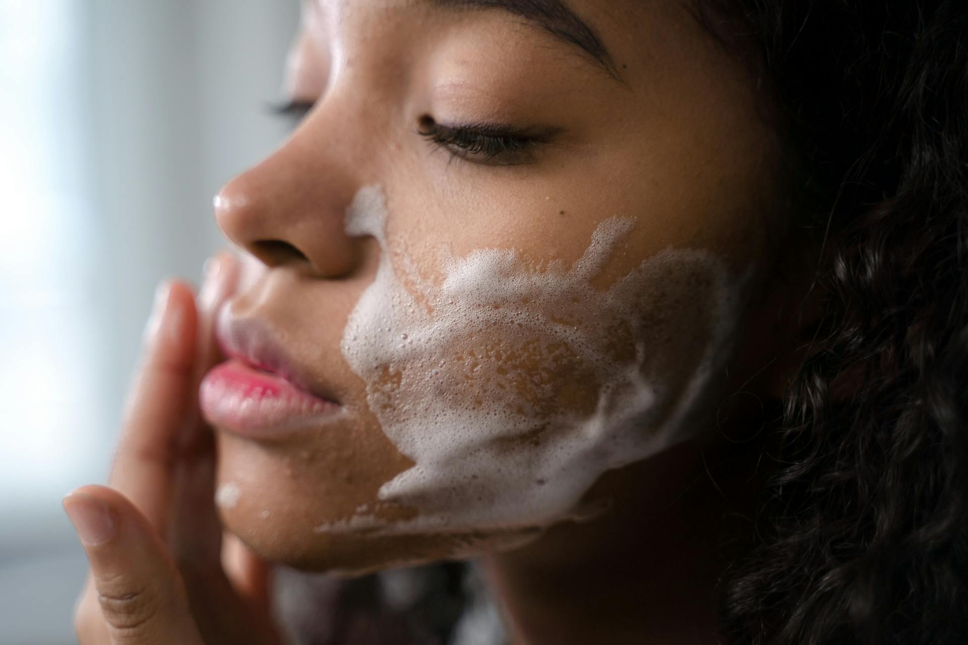What is the Correct Way to Remove Mascara?