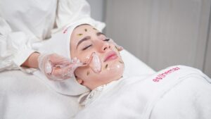 What Does an Aesthetician Do During a Facial?