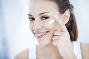 How to Apply CC Cream Under Eyes?
