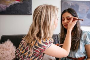 How to Apply Eyeshadow Correctly?