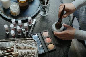 How to Put Eyeshadow on Wrinkled Eyelids?