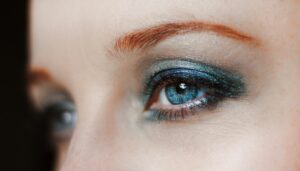 What Colour Eyeshadow Makes Eyes Look Bigger?