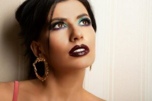 What Colour Eyeshadow Makes Your Eyes Look Brighter?