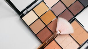 What Colour Eyeshadow Should I Use for a Natural Look?