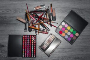 What Does Eye Shadow Do?
