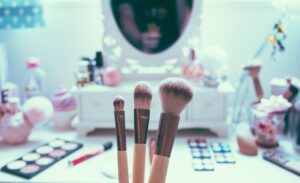 What Should I Apply Before Eyeshadow?