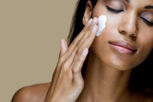 How Long to Leave Moisturizer on Face?