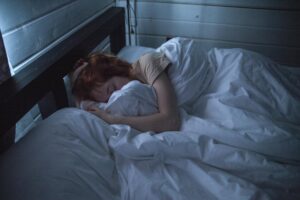 Should You Sleep with Mascara On?