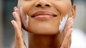 What is the Correct Way to Apply Moisturizer?