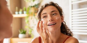 What is the Difference Between Moisturizer and Anti-Aging Cream?