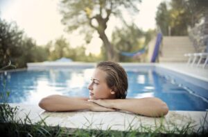 Does Tubing Mascara Come Off in Water?