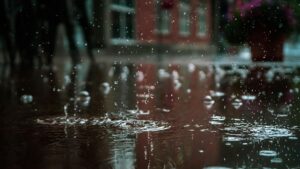 Does Waterproof Mascara Come Off in the Rain/Shower?