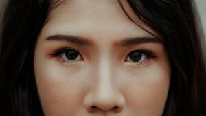 How do I stop mascara from irritating my eyes?