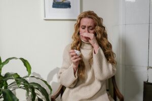 How do you fix mascara allergy?