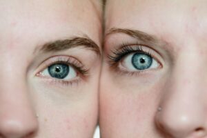 How do you wear mascara with sensitive eyes?