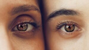 Is brown or black mascara better for brown eyes?