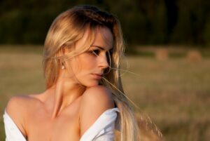 Should Blondes Wear Black or Brown Mascara?