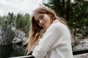 Are You Supposed to Rub in Dry Shampoo?