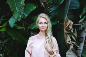 How Do I Use Dry Shampoo? - best drugstore dry shampoo