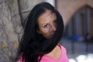 How To Use Dry Shampoo With Black Hair?