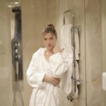 Do Hot Showers Cause Dandruff?