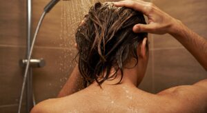 How to Wash Hair Properly to Remove Dandruff?