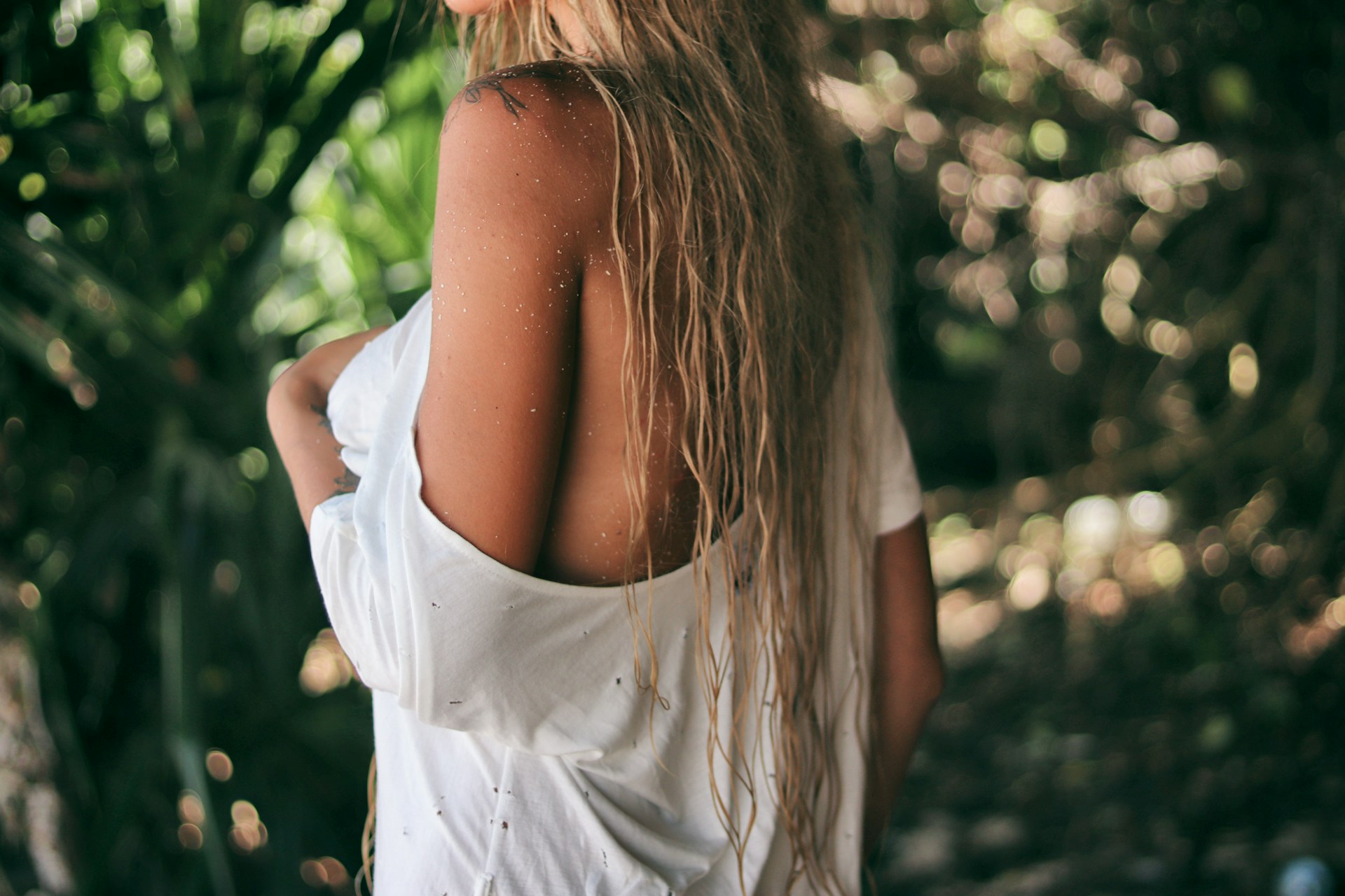 What’s the Difference Between Bleaching and Lightening Hair?