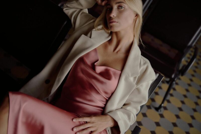 What Color Shampoo Should Blondes Use?