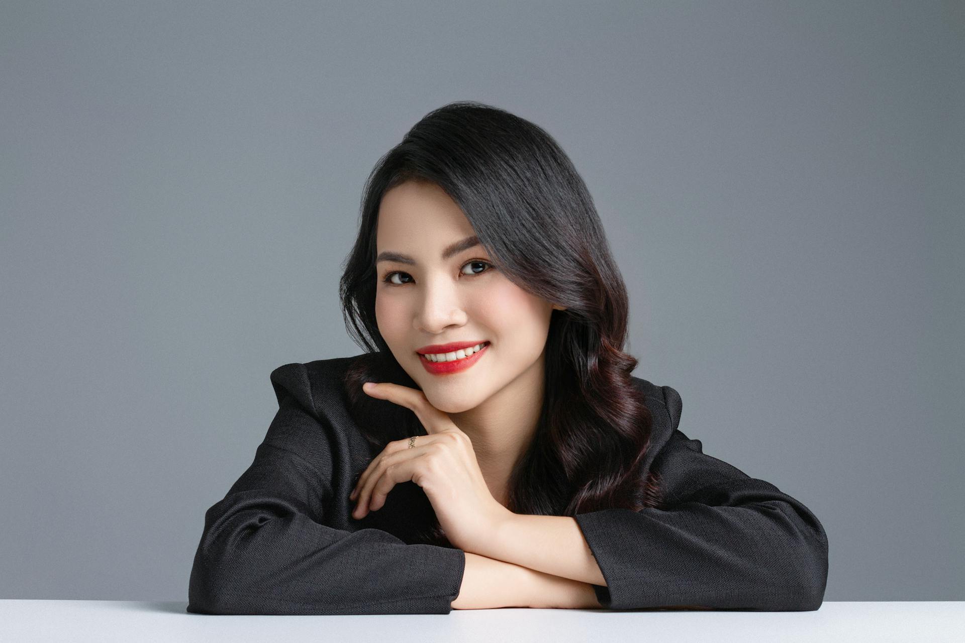 How to Wear Red Lipstick Without Teeth Looking Yellow?